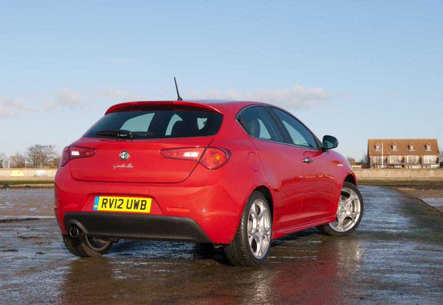  Alfa Romeo Giulietta 2012 года  (UK) (фото 39 из 56)